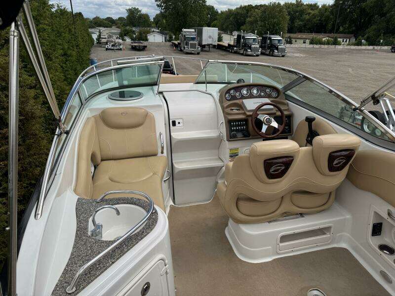 26ft Crownline Yacht For Sale