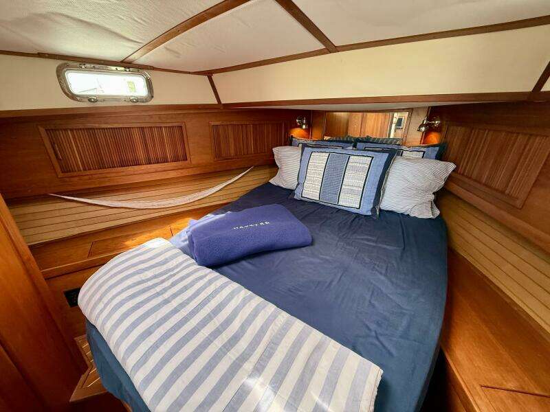 Daystar 34ft Sabre Yacht For Sale
