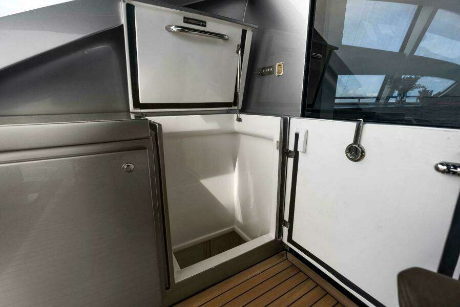 PHOENIX RISING  82ft Pershing Yacht For Sale