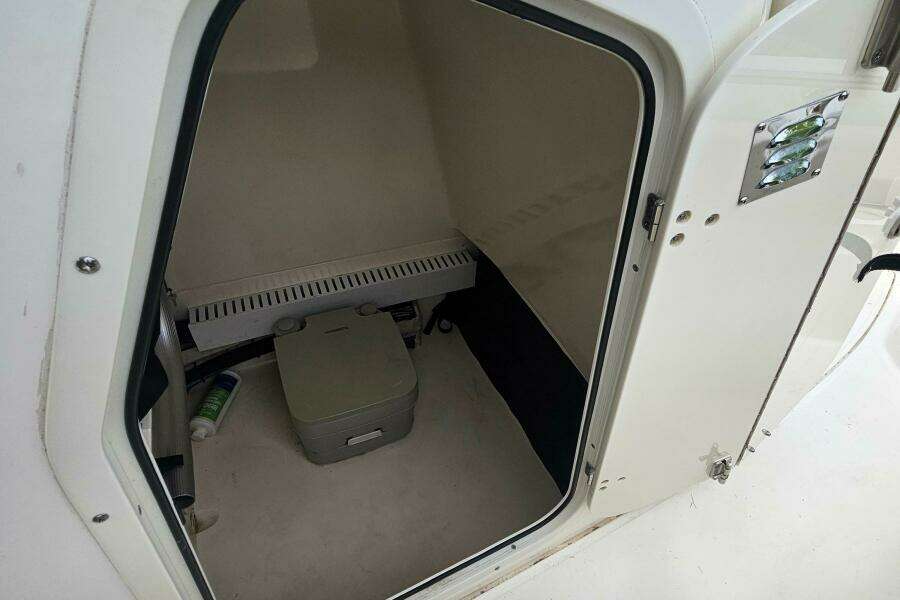 Jet 23ft Boston Whaler Yacht For Sale