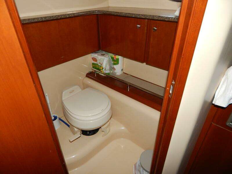 Still Chyl n 42ft Meridian Yacht For Sale