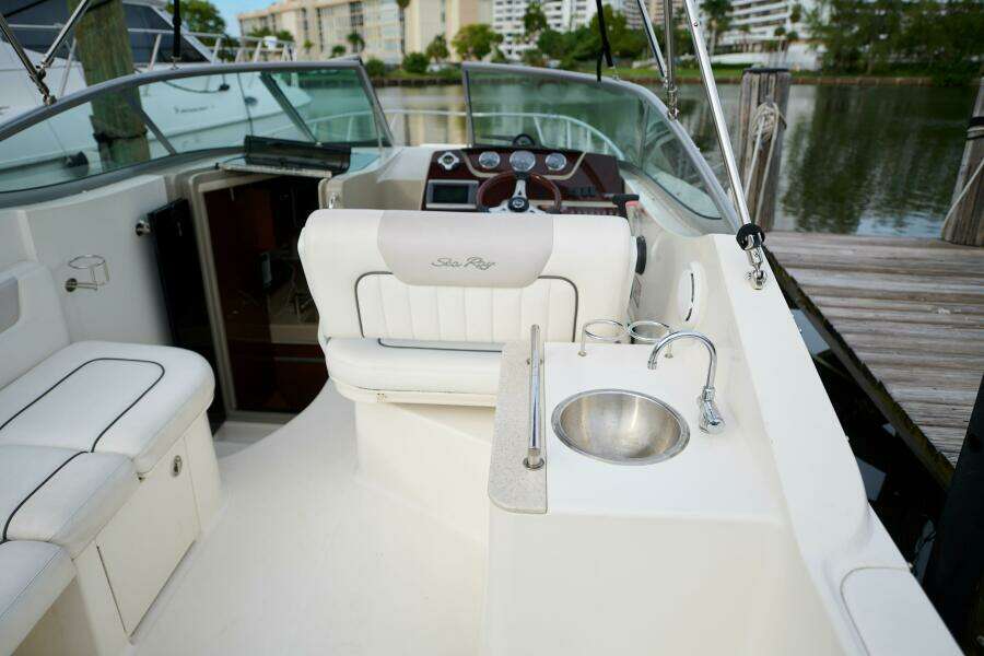 Welcome to the Jungle 26ft Sea Ray Yacht For Sale