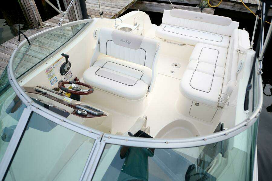 Welcome to the Jungle 26ft Sea Ray Yacht For Sale