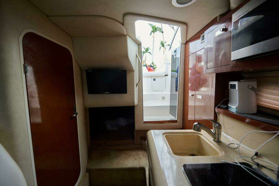 Welcome to the Jungle 26ft Sea Ray Yacht For Sale