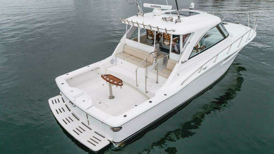 Commodore Two 42ft Mag Bay Yacht For Sale