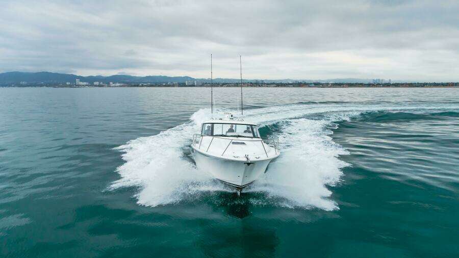 Commodore Two 42ft Mag Bay Yacht For Sale