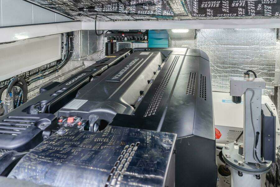 Commodore Two 42ft Mag Bay Yacht For Sale