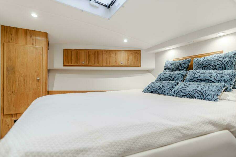 Commodore Two 42ft Mag Bay Yacht For Sale