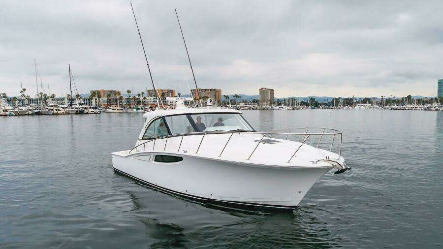 Commodore Two 42ft Mag Bay Yacht For Sale