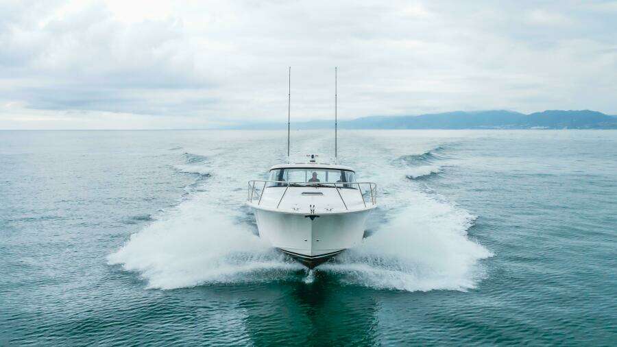 Commodore Two 42ft Mag Bay Yacht For Sale