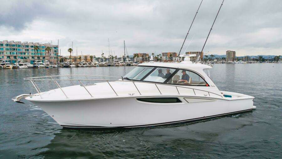 Commodore Two 42ft Mag Bay Yacht For Sale
