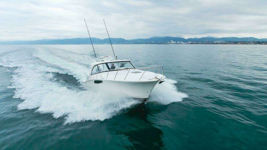 Commodore Two 42ft Mag Bay Yacht For Sale