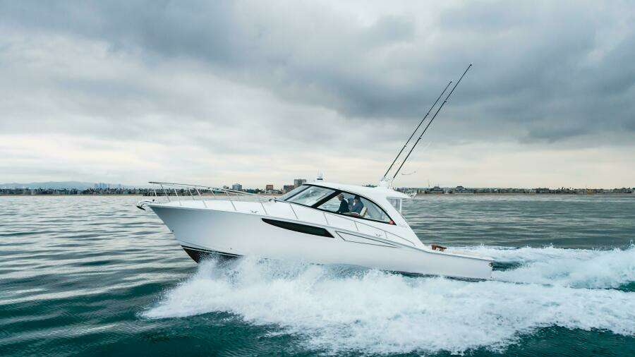 Commodore Two 42ft Mag Bay Yacht For Sale