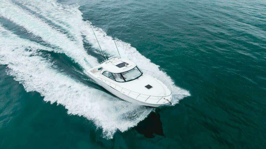Commodore Two 42ft Mag Bay Yacht For Sale