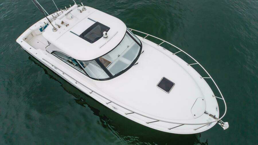 Commodore Two 42ft Mag Bay Yacht For Sale
