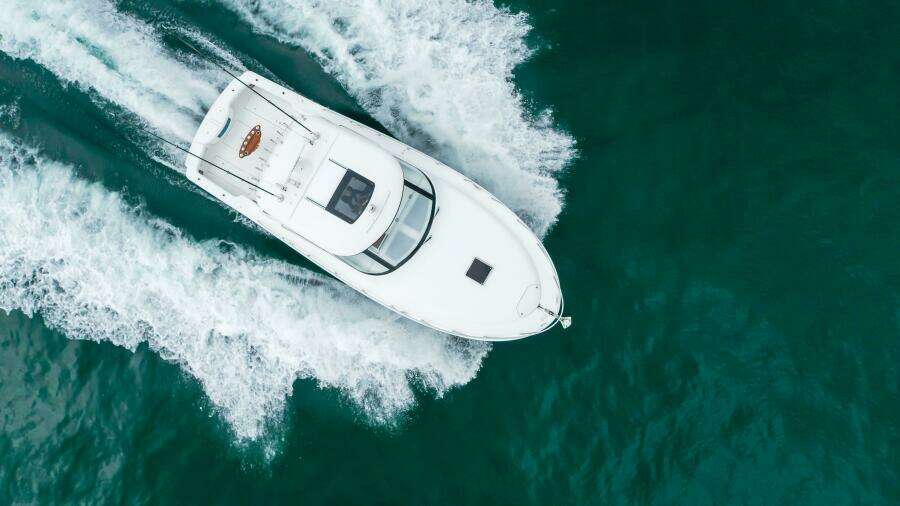 Commodore Two 42ft Mag Bay Yacht For Sale