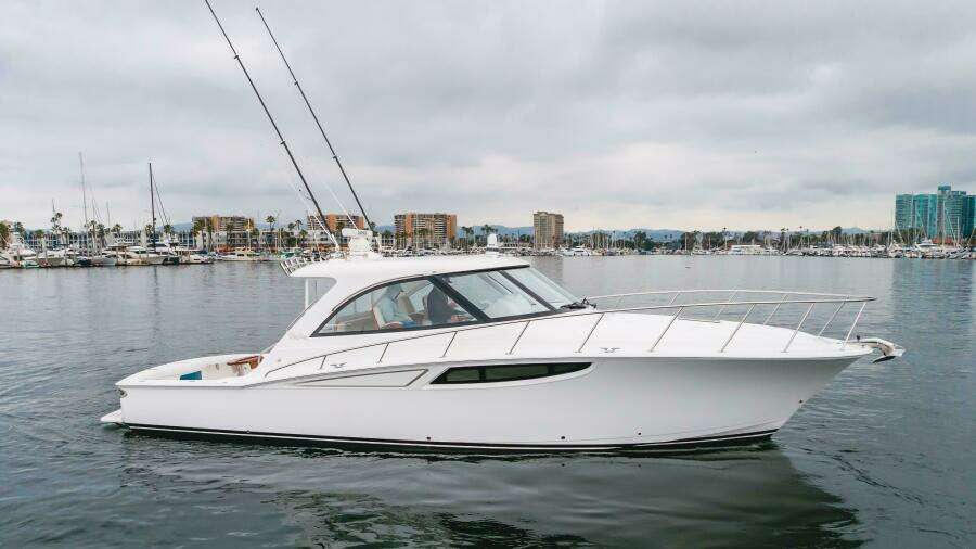 Commodore Two 42ft Mag Bay Yacht For Sale