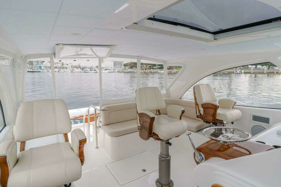 Commodore Two 42ft Mag Bay Yacht For Sale