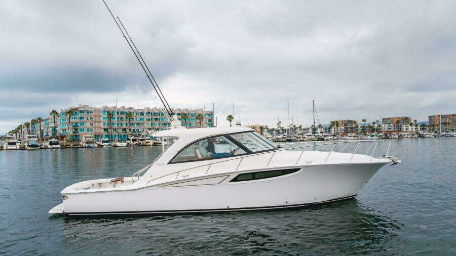 Commodore Two 42ft Mag Bay Yacht For Sale