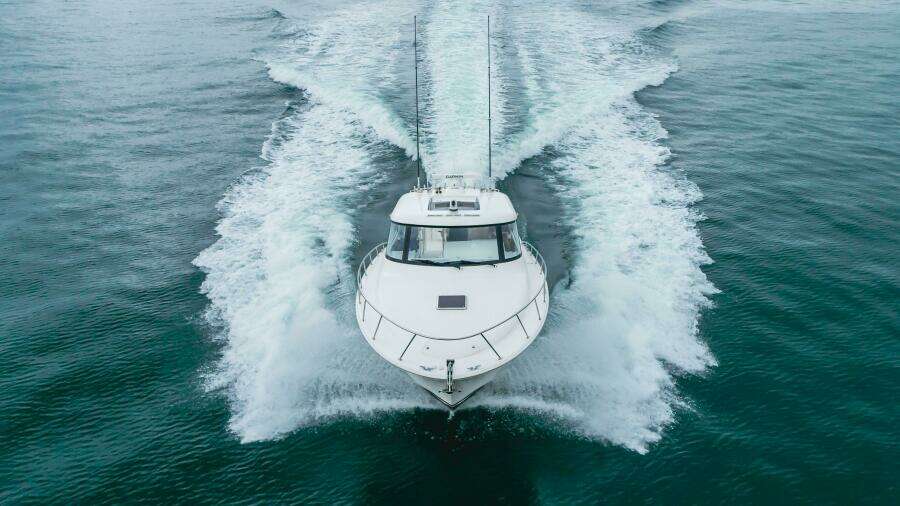Commodore Two 42ft Mag Bay Yacht For Sale