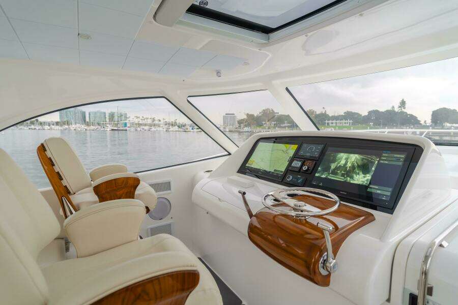 Commodore Two 42ft Mag Bay Yacht For Sale