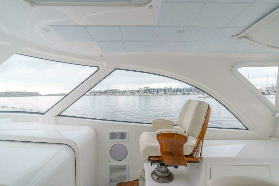 Commodore Two 42ft Mag Bay Yacht For Sale