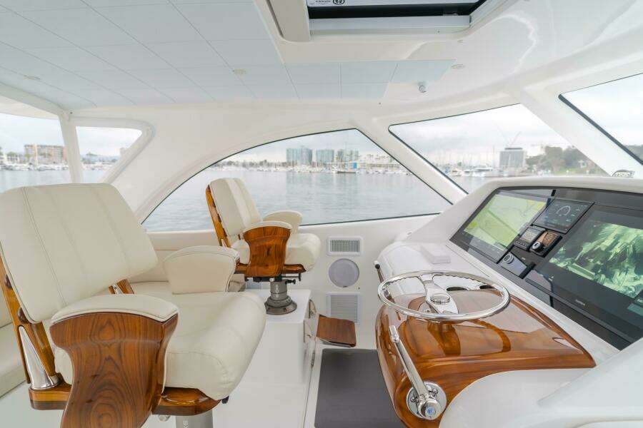 Commodore Two 42ft Mag Bay Yacht For Sale