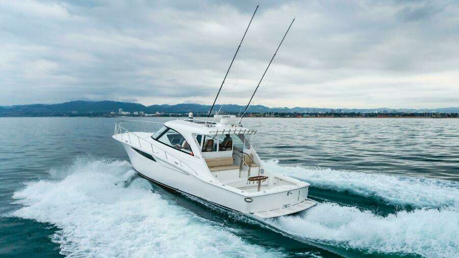 Commodore Two 42ft Mag Bay Yacht For Sale