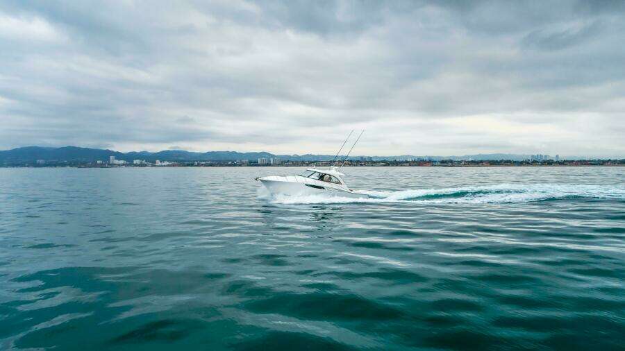 Commodore Two 42ft Mag Bay Yacht For Sale