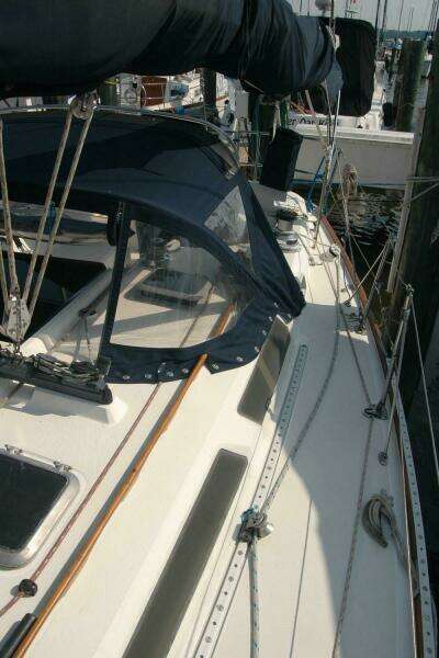 Outward 38ft Sabre Yacht For Sale