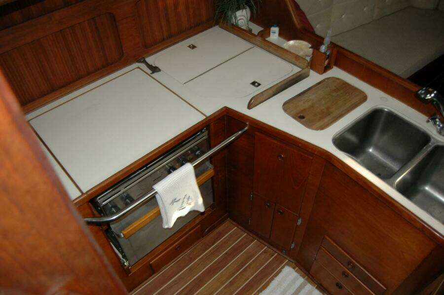 Outward 38ft Sabre Yacht For Sale