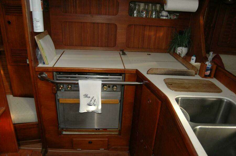 Outward 38ft Sabre Yacht For Sale