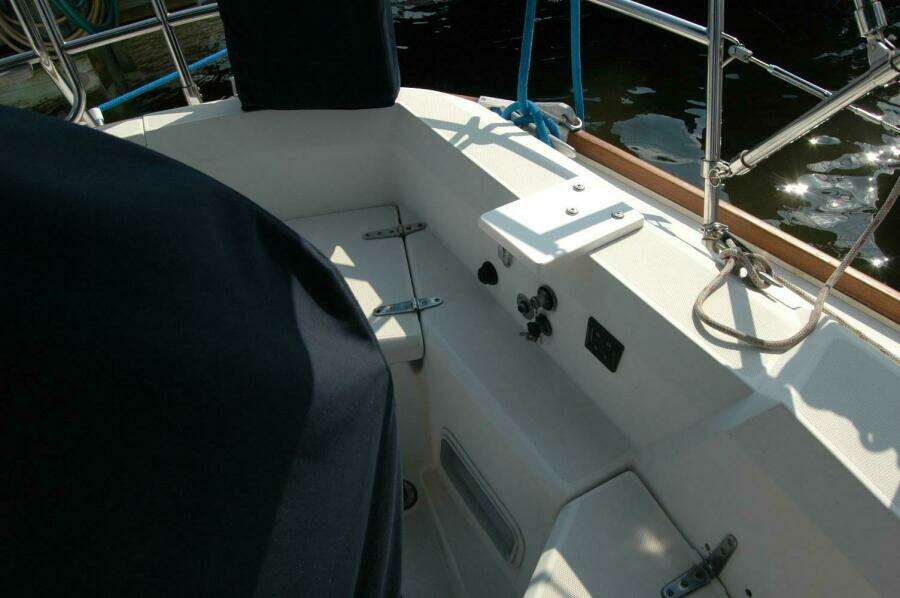 Outward 38ft Sabre Yacht For Sale