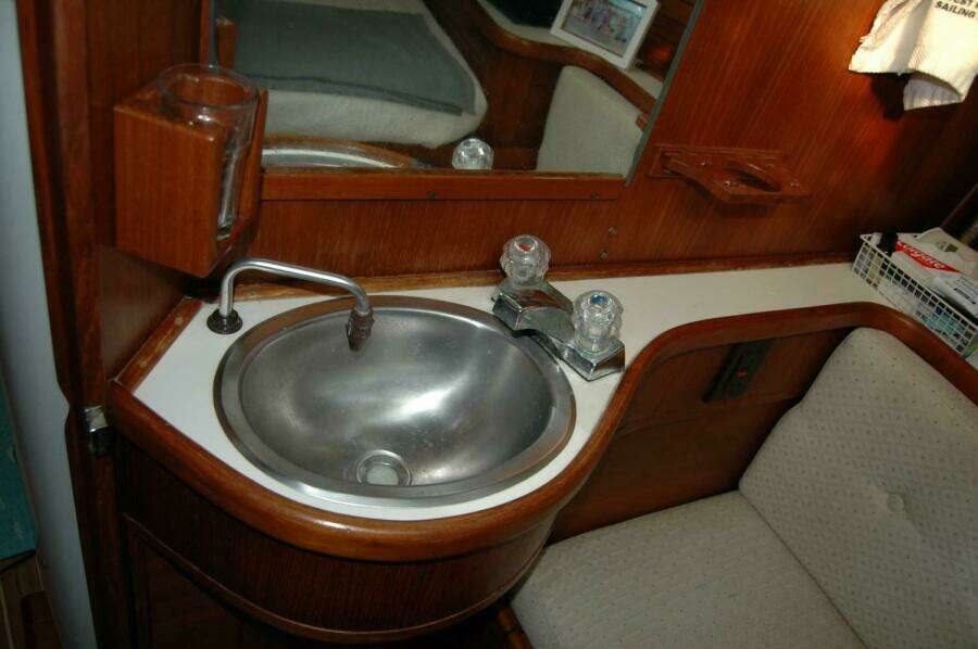 Outward 38ft Sabre Yacht For Sale