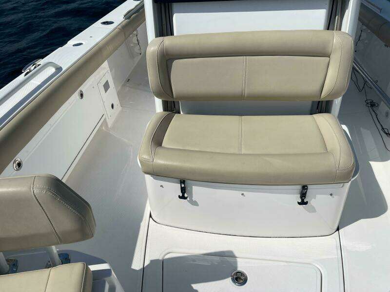 27ft Everglades Yacht For Sale