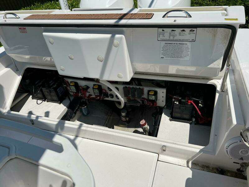 27ft Everglades Yacht For Sale