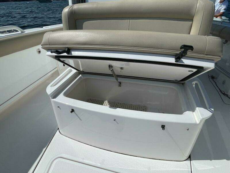 27ft Everglades Yacht For Sale