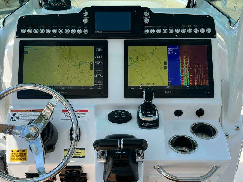 27ft Everglades Yacht For Sale