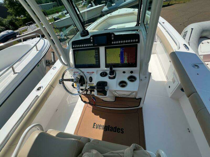 27ft Everglades Yacht For Sale