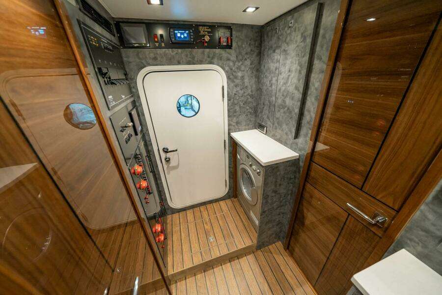 2026 Viking 90SB 90ft Viking Yacht For Sale