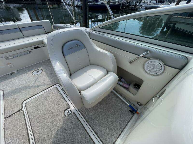 N a 28ft Sea Ray Yacht For Sale