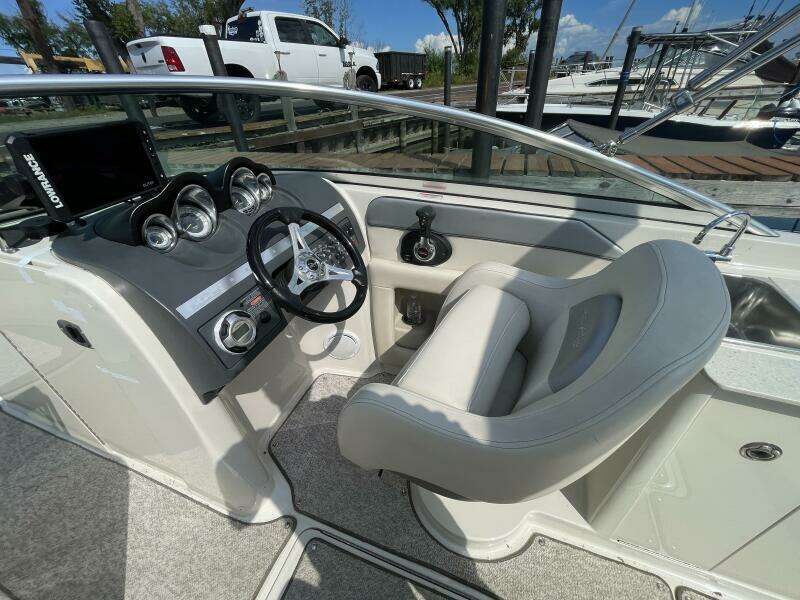 N a 28ft Sea Ray Yacht For Sale