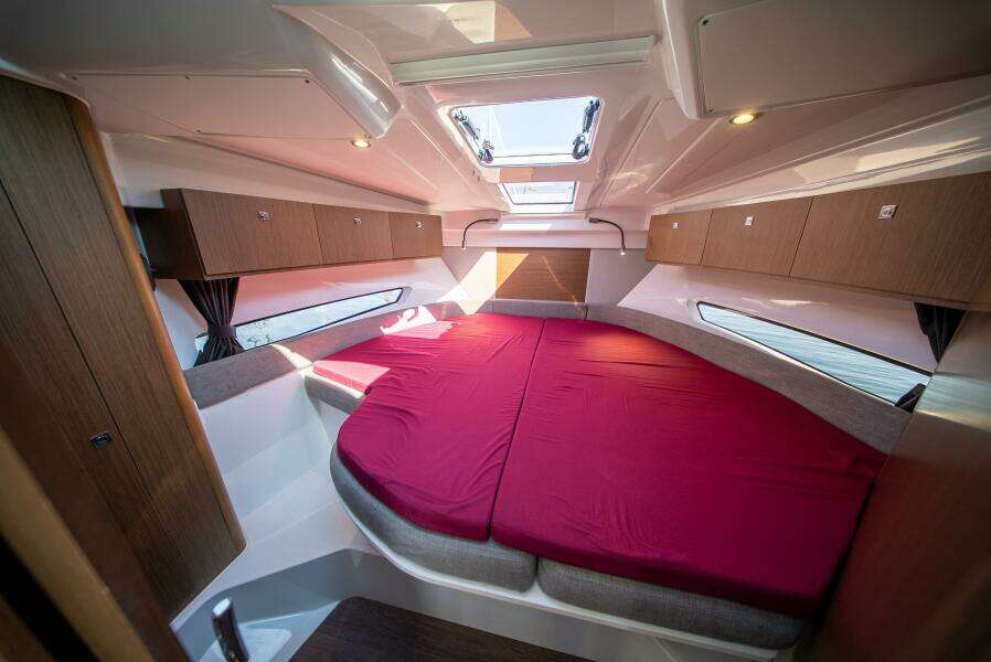 Suze s Choice 29ft Beneteau Yacht For Sale