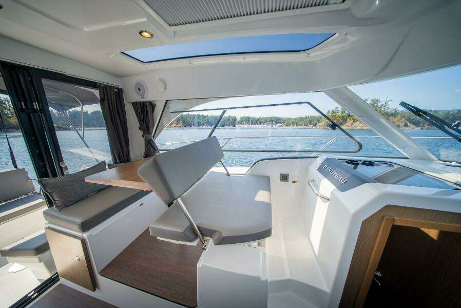 Suze s Choice 29ft Beneteau Yacht For Sale