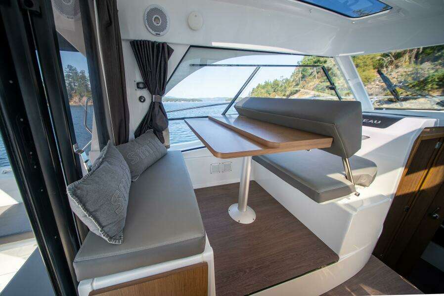 Suze s Choice 29ft Beneteau Yacht For Sale
