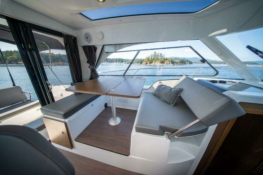Suze s Choice 29ft Beneteau Yacht For Sale