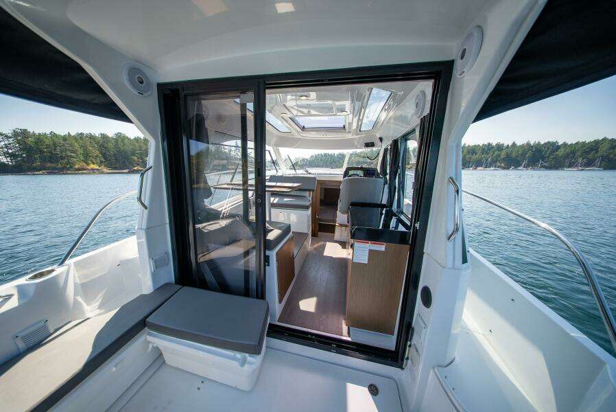 Suze s Choice 29ft Beneteau Yacht For Sale