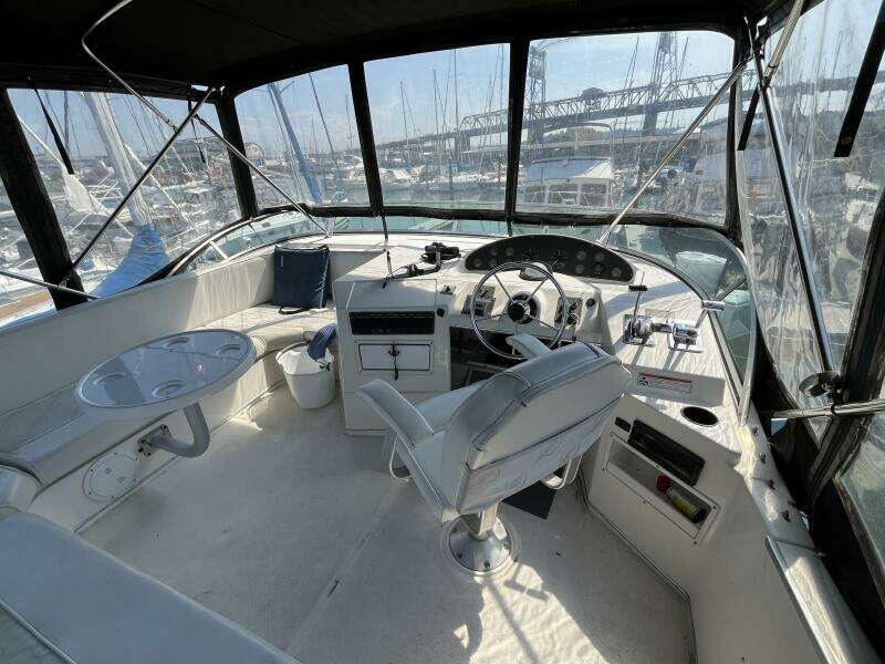 39ft Bayliner Yacht For Sale