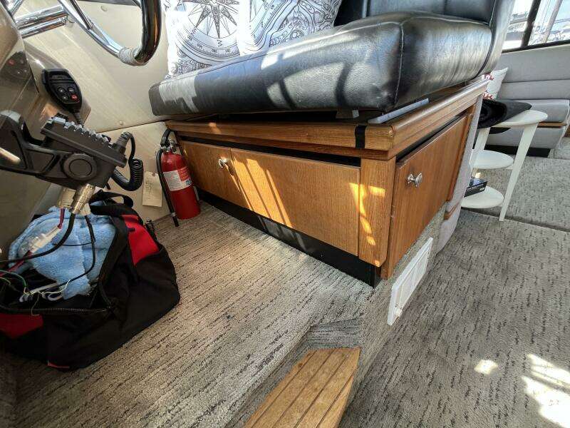 39ft Bayliner Yacht For Sale