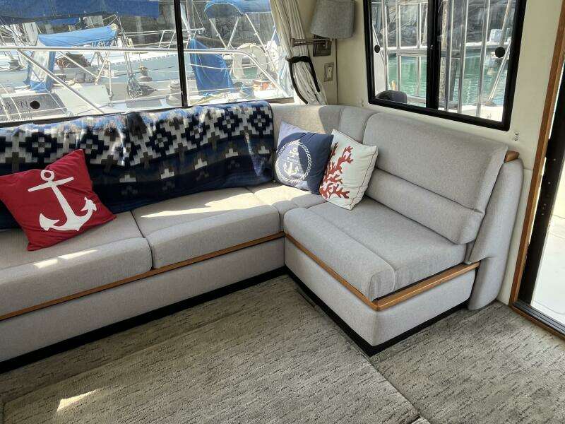 39ft Bayliner Yacht For Sale